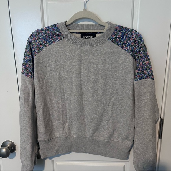 Scotch & Soda Crewneck. Gray. Flowers. Small. - Picture 2 of 7